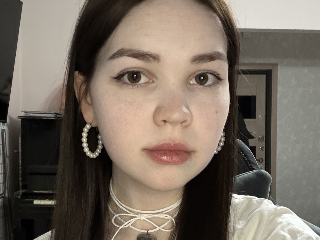 Image of cam model EmilyCarler from Web Night Cam