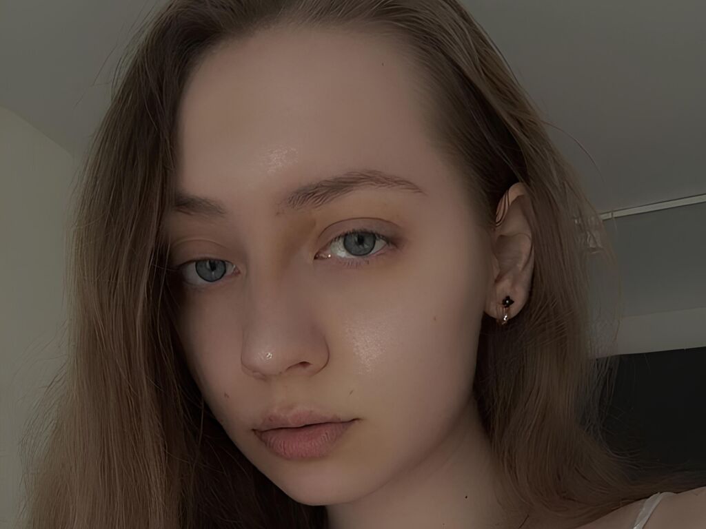 Image of cam model EllieCornfield from Web Night Cam