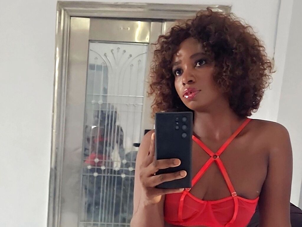 Image of cam model LuluWilde from Web Night Cam