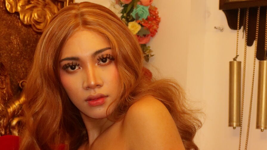 Watch MadhisonCarolina live on Sex Girls Blend