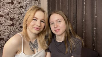 ElwynaAndLora webcam show