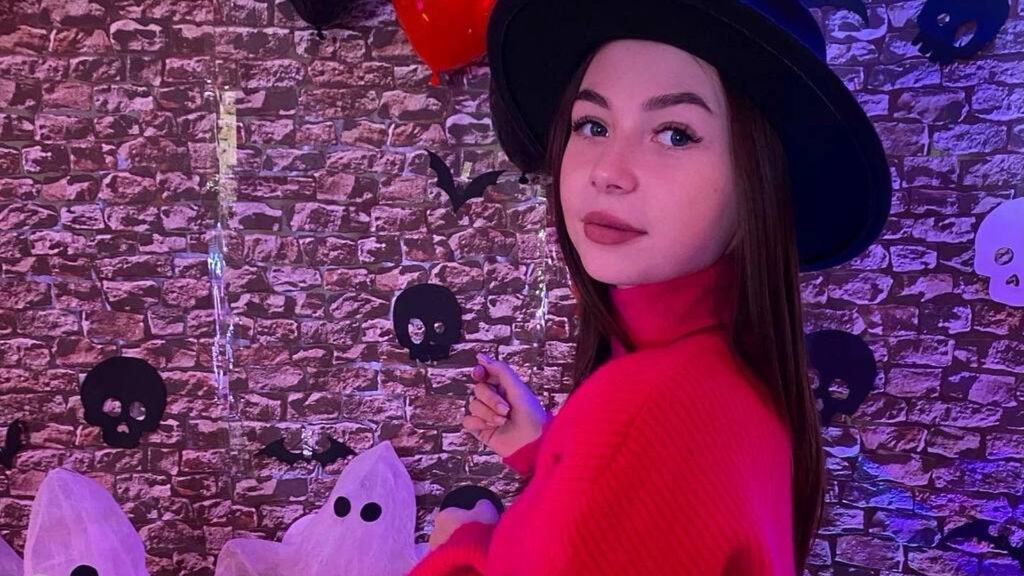 WhitneyDownton online on GirlsOfJasmin