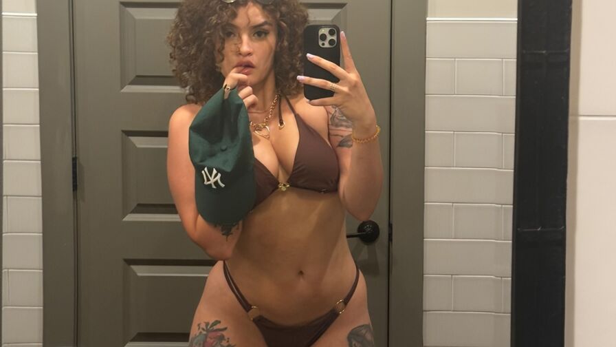 Watch JulianaGarces live on Fleur Mature