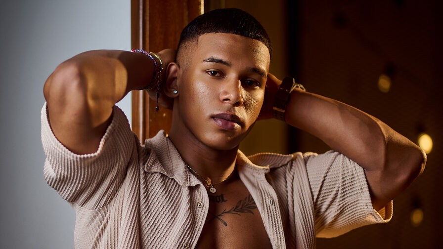 Watch NicolasStonee live on Sex Girls Blend