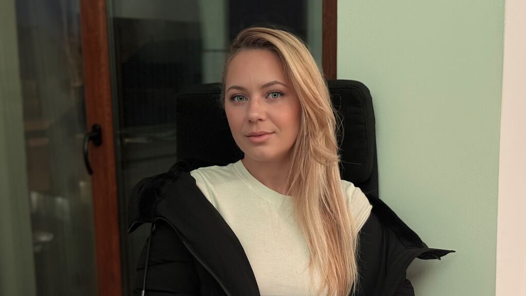 AnyaLior live cam model at LiveJasmin