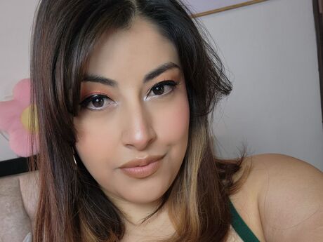 Chat with AlexaStylish