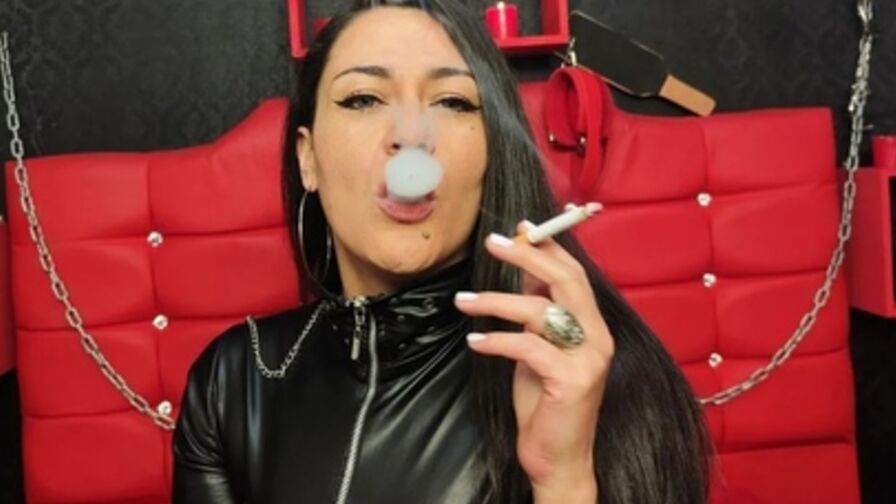 Watch FridaAri live on shemalefreeporn.net
