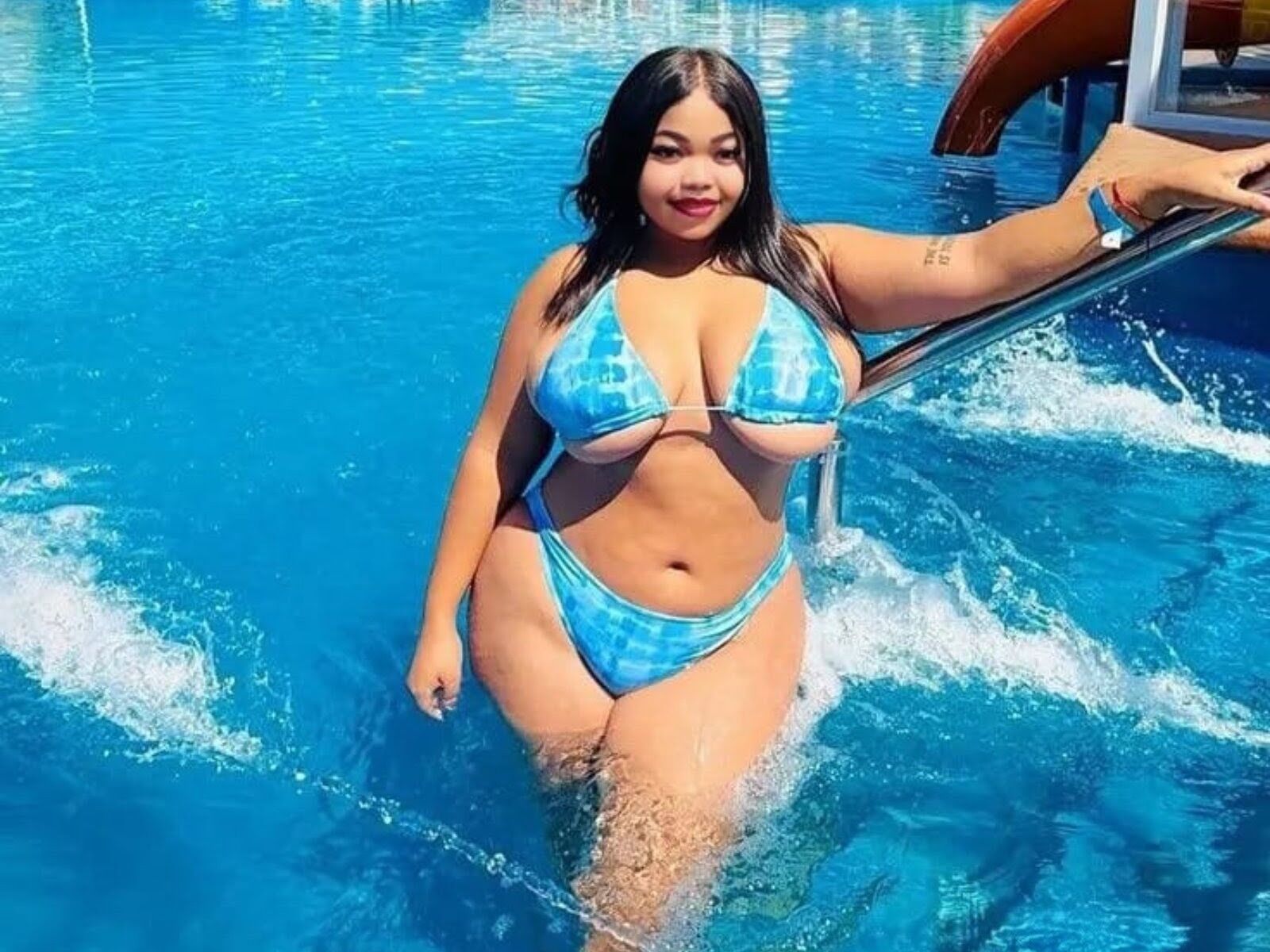 Live cam for ChinyRita