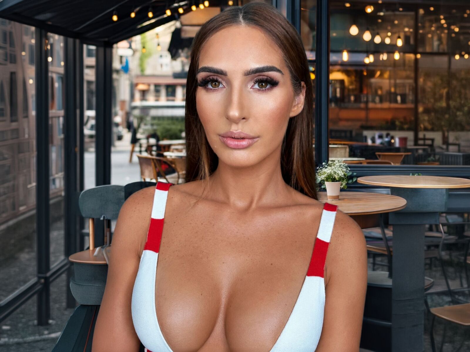 Live cam for EllieSin