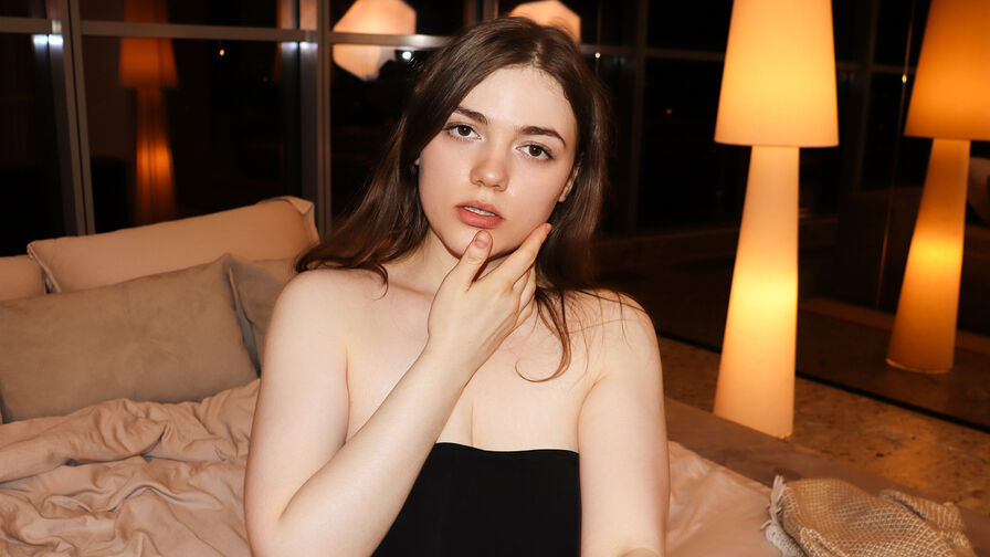 Watch KaileySummer live on shemalefreeporn.net