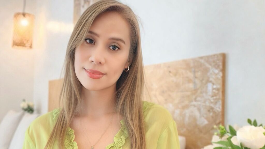 Watch ErickaWilliams live on cam on LiveJasmin