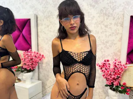Chat with LizaHadid