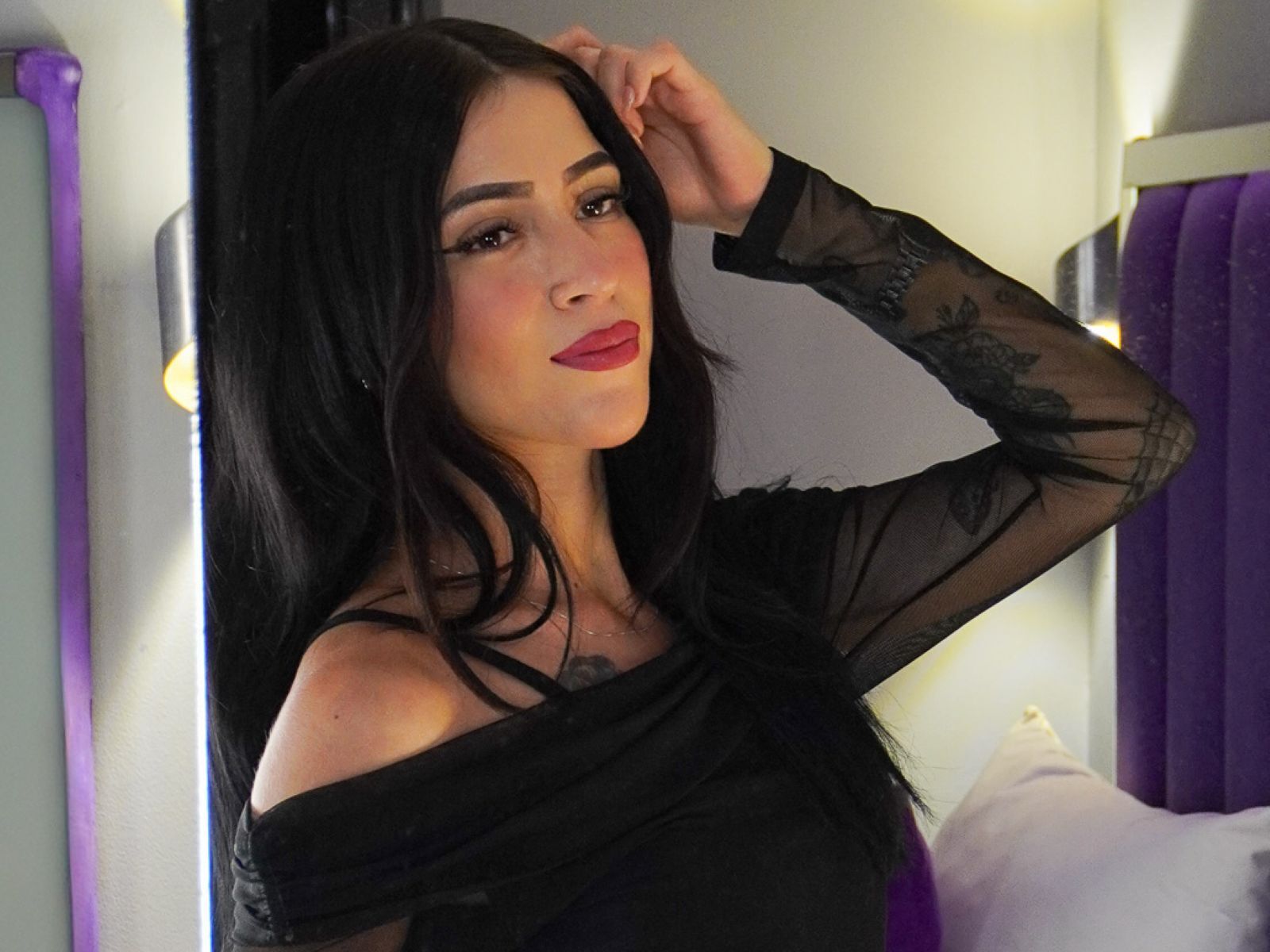 Live cam for LilyTarazona