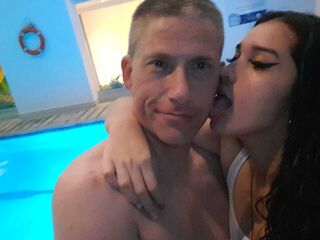 Webcam model VivianaandAndrew from LiveJasmin