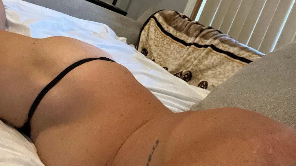 Sex chat gratuit in direct cu Luvthecam pe LiveJasmin