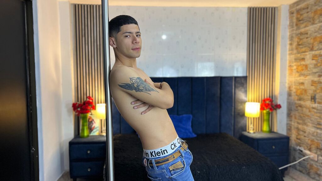 ChristoperGirald Live Cam on LiveJasmin