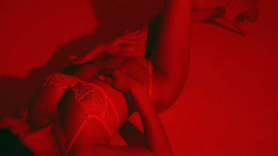 VIP Live Sex Chat with EmiliaMiers