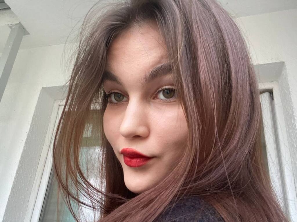 Adele Lunakom Picture