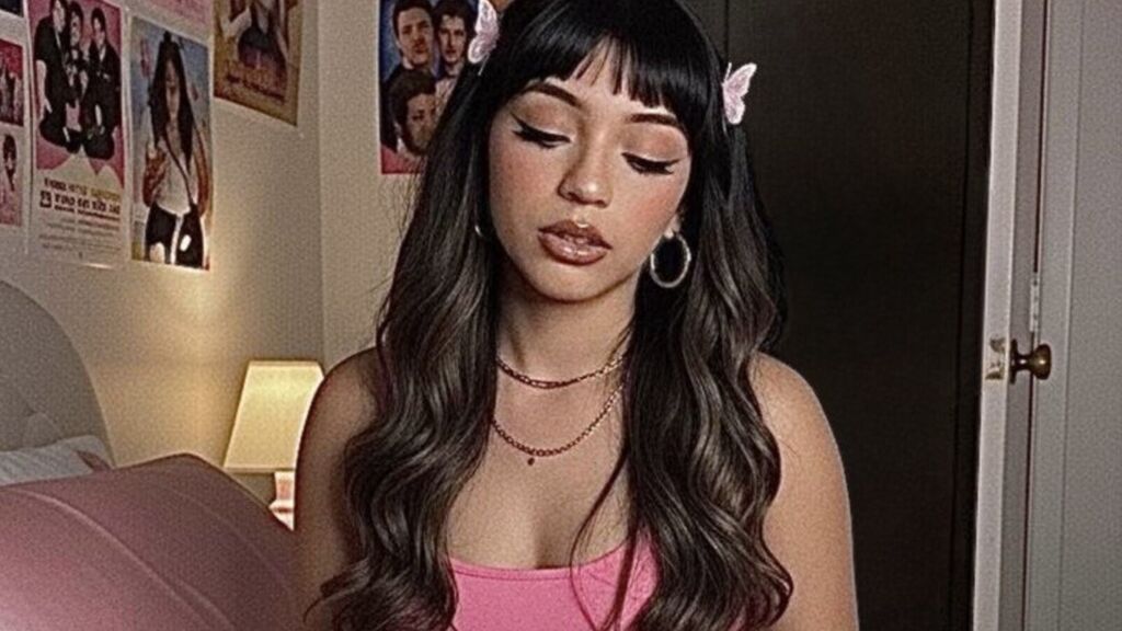 CristalBeker live cam model at LiveJasmin