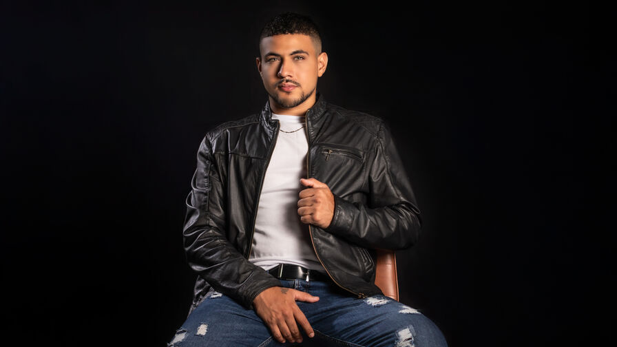 Watch PaulRivera live on shemalefreeporn.net