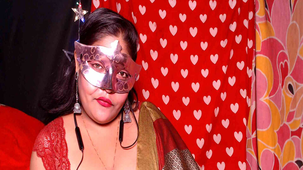 SelenaIndiana live cam model at LiveJasmin