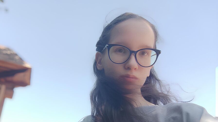 Watch MoireCaudle live on Fleur Mature