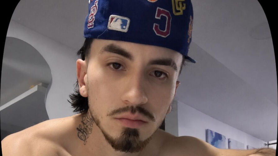Watch LucasKian on RecordedMilf.com