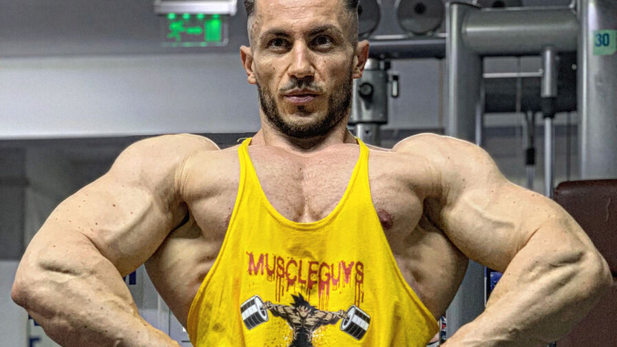 Watch PumpIron on BritishGrannyPorn.org