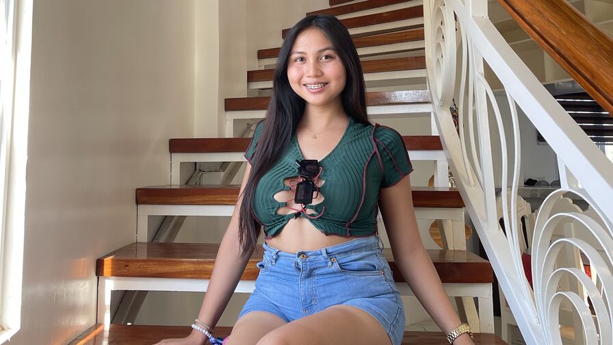 Watch YashaDora live on Sex Girls Blend