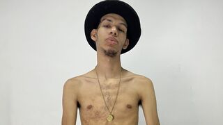 Free Nude DylanScott