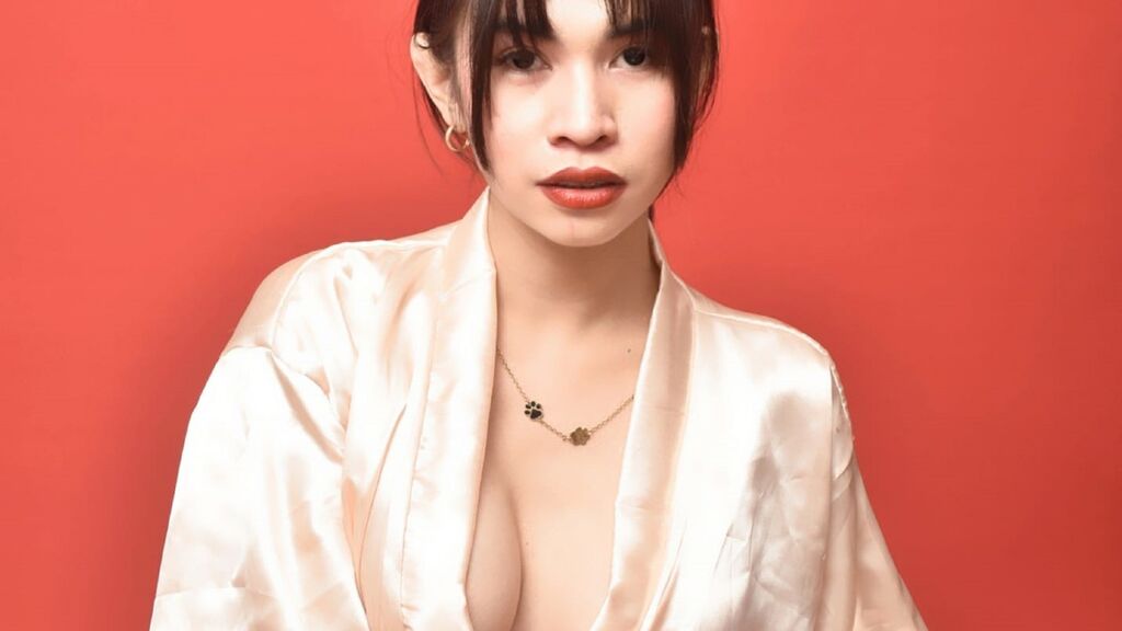 Sex chat gratuit in direct cu KimMontecarlo pe LiveJasmin
