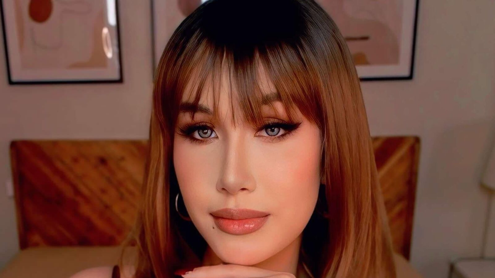 AkariAino erotic portrait