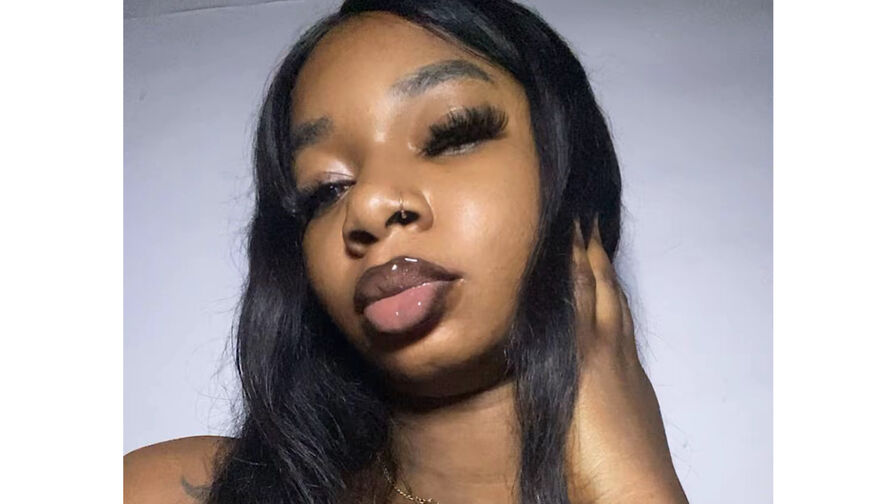 Live Porn Chat with BellaPeter