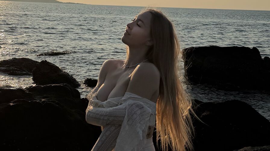 VickiAstra live cam model