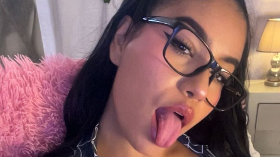 VIP Live Sex Chat with MihaCameron
