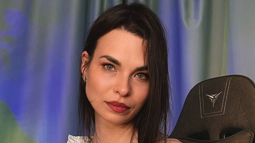 AnabelleSmithes – Female | Glam Magazine