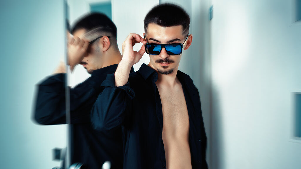 ClaydeByron live cam model at LiveJasmin