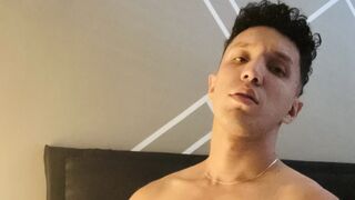 Kostenlos Nackt AngeloColen