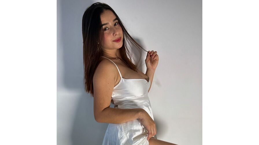 ElaraRose's live cam