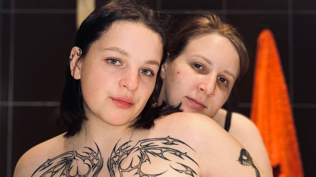 PrimroseAndMildr live cam model at LiveJasmin