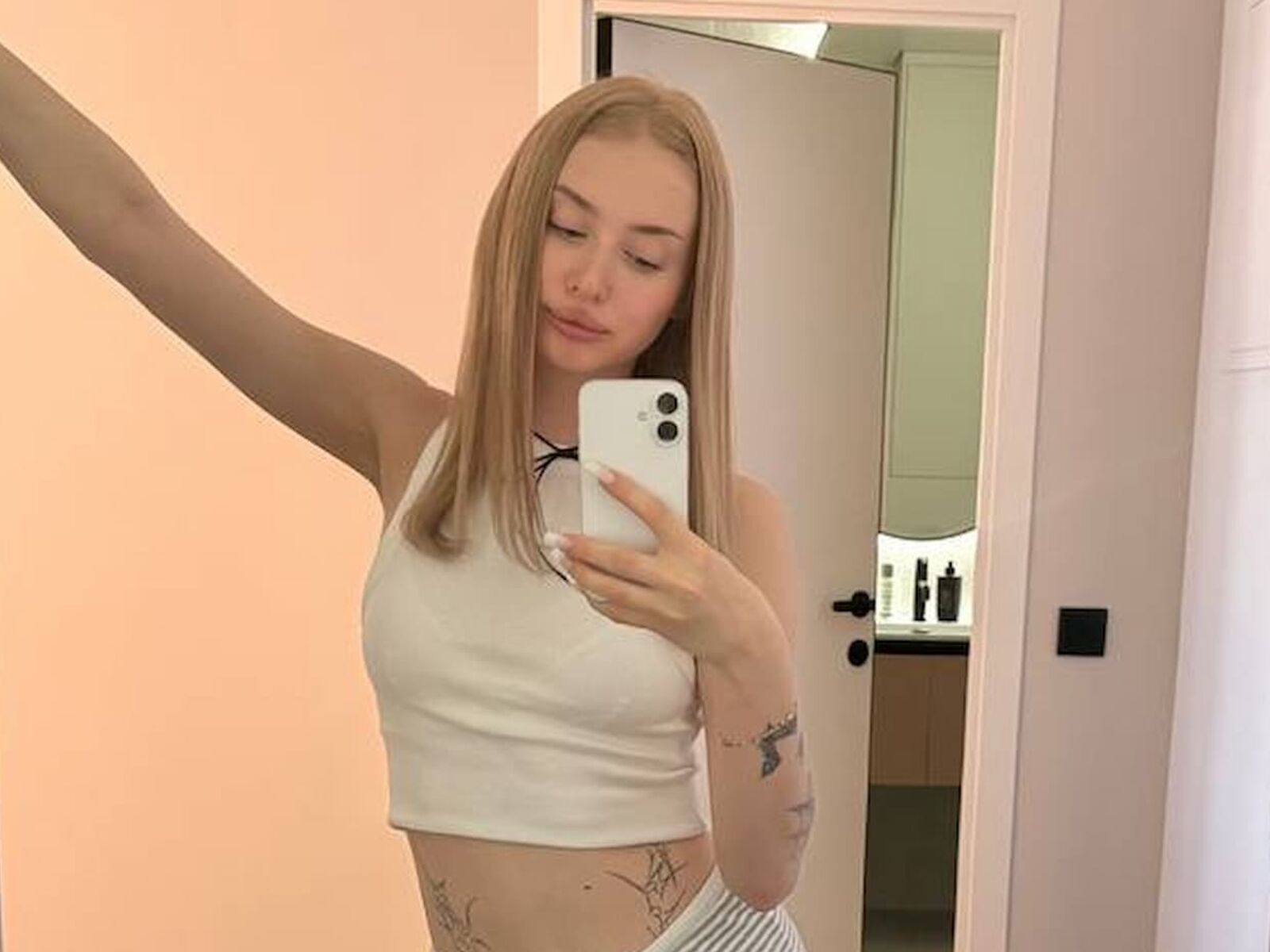 Live cam for LumeyaLune