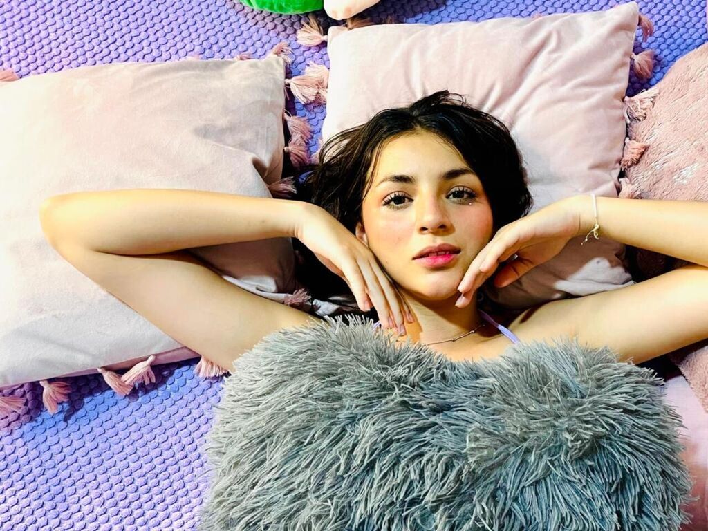 EmmyRouss – webcam model profile photo