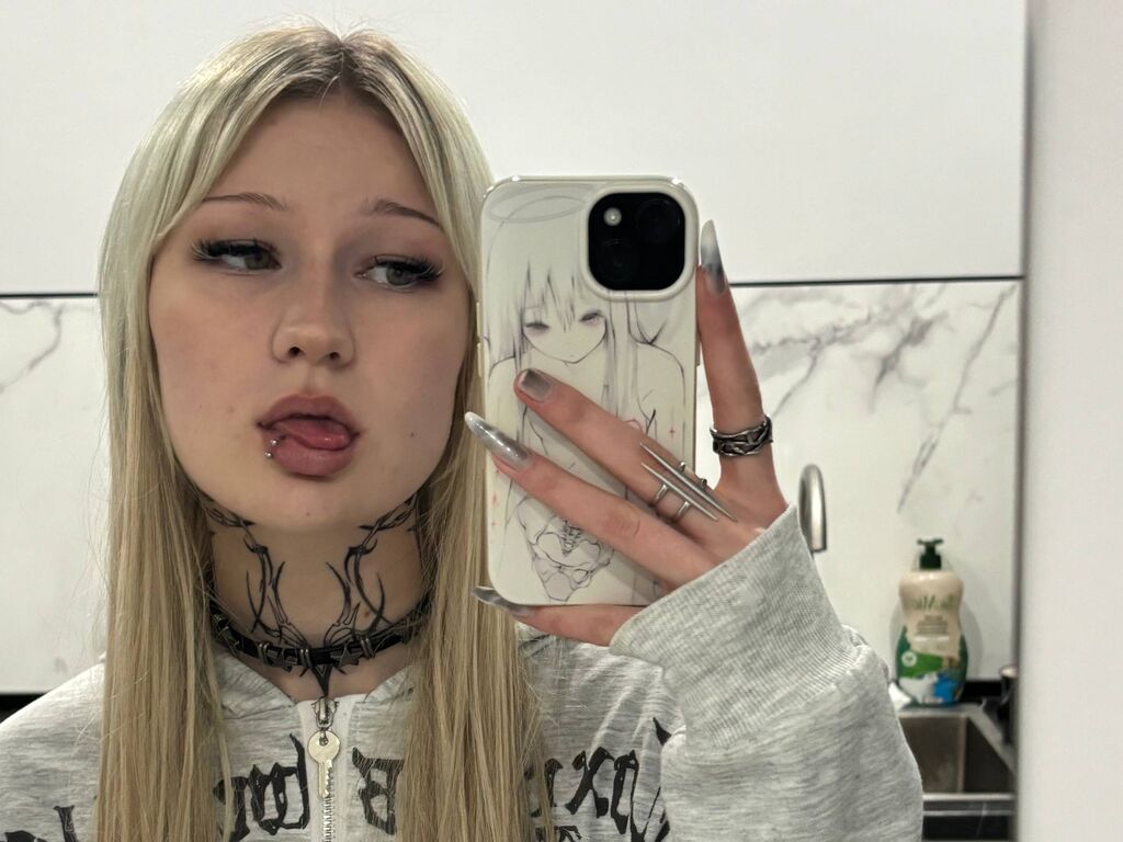 EmyYummi – webcam model profile photo