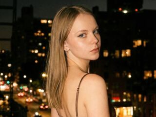 online videochat SophiePeachy
