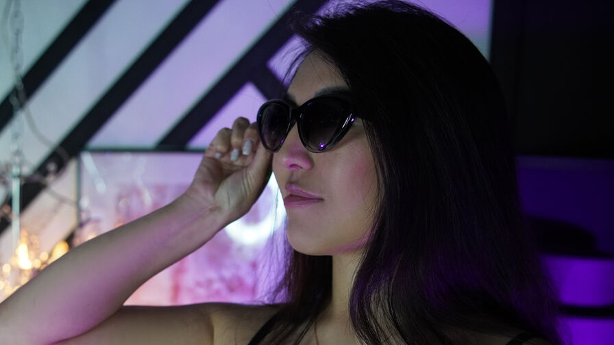 Watch JasmineJunney on CoolMagazineOnline.com