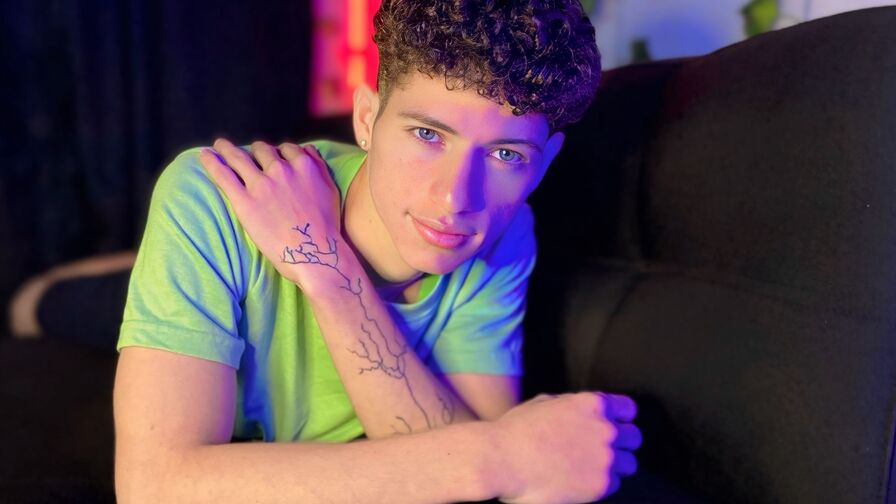 VIP Live Sex Chat with MattiaMeyer