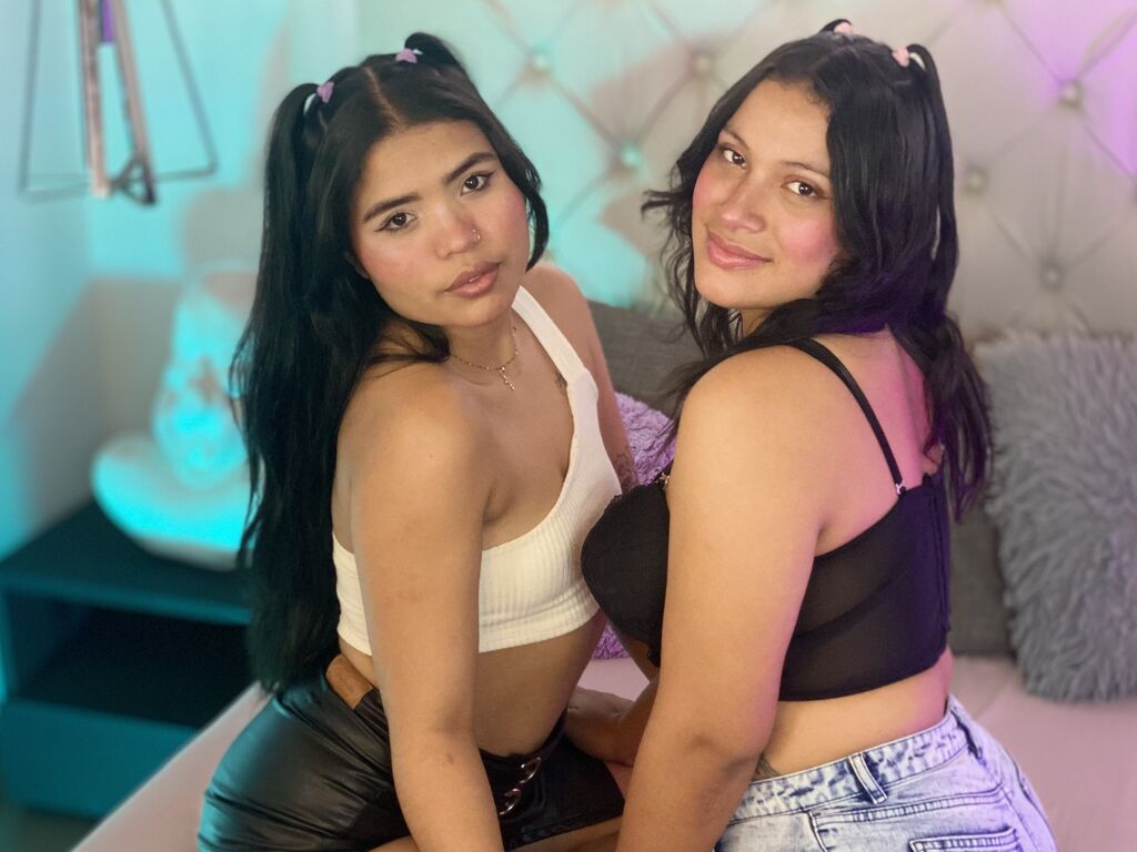 SophiaandMila webcam show