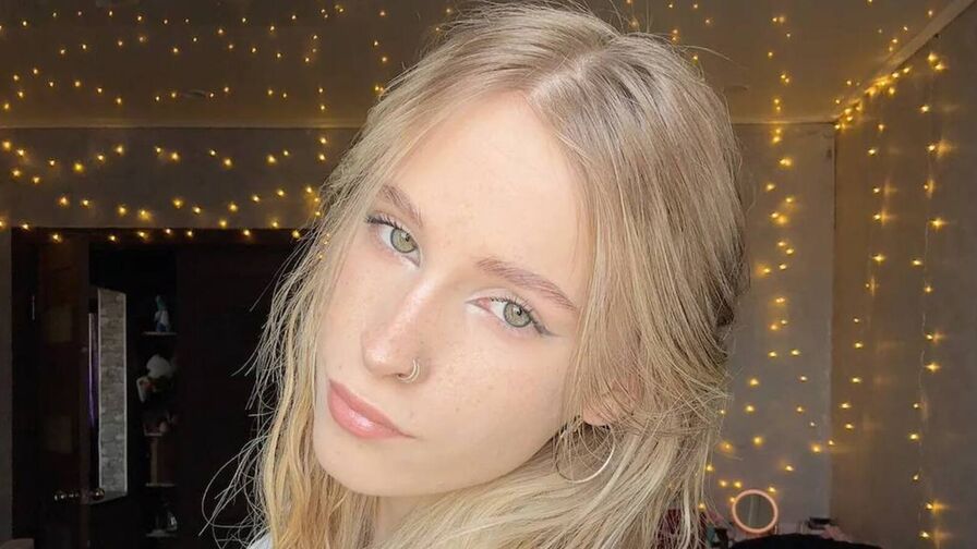 Free Naked AmilySunray