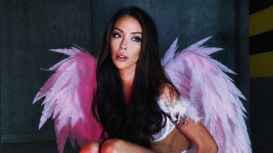 Watch AngelinaRosa live on shemalefreeporn.net