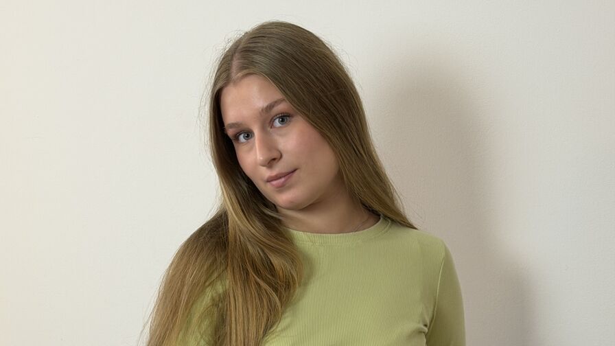 Watch DaphneKinsky live on Sex Girls Blend
